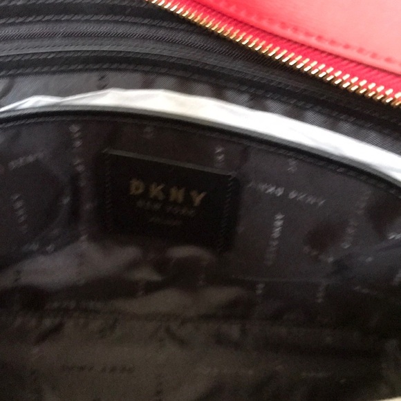 NWT! DKNY TOP ZIP Bryant medium tote . - Picture 6 of 12